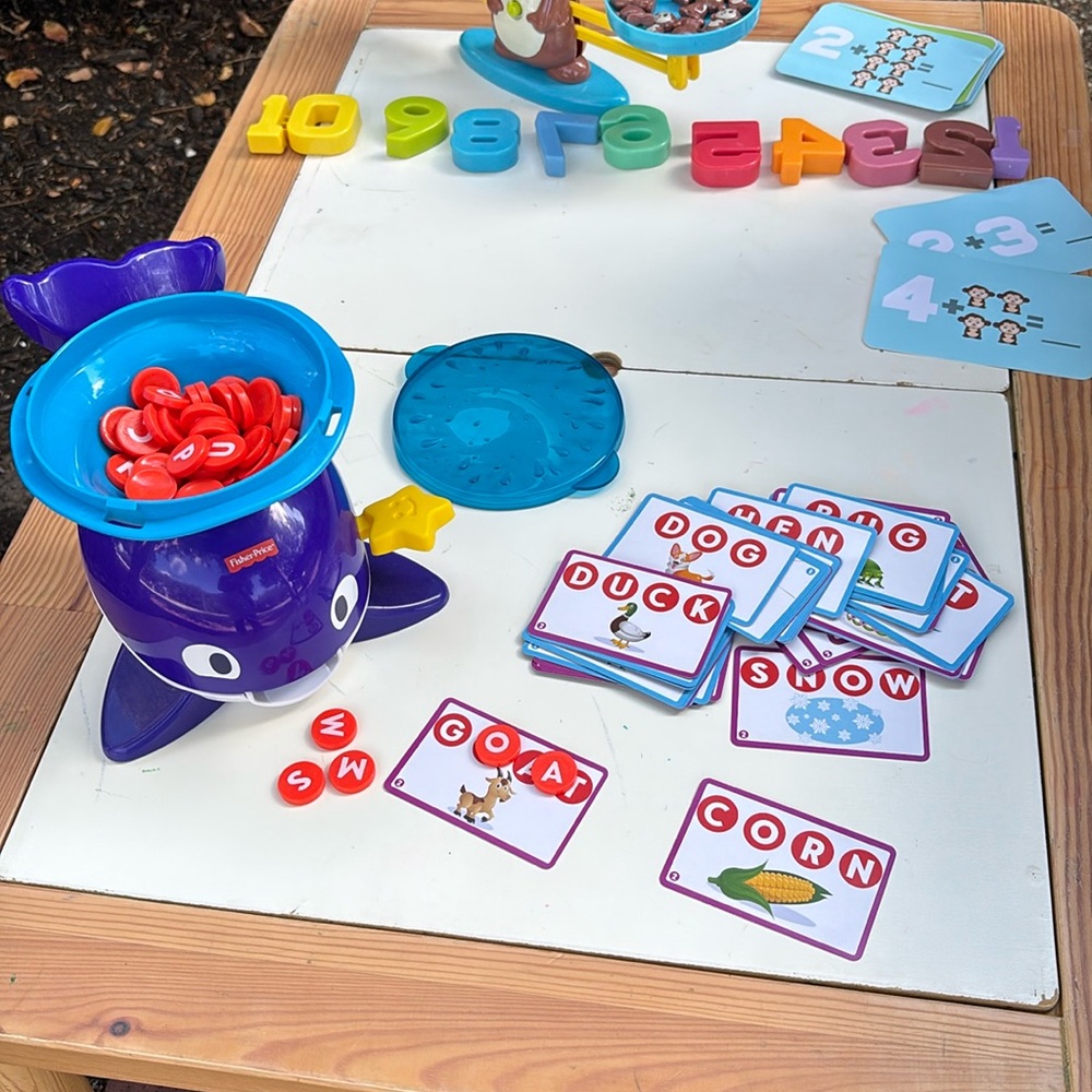 Educational Fisher-Price Spout + Spell Whale Learning Game